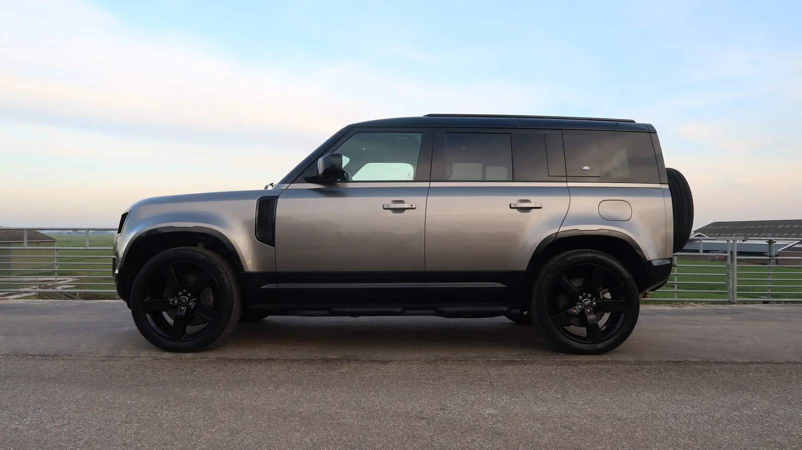 Land Rover Defender P400e 110 X-Dynamic HSE